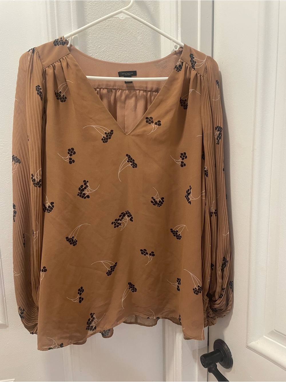 Ann Taylor Tan Floral-Print V-Neck Blouse